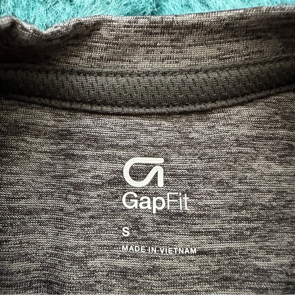 Gap Kids GapFit Dry Wicking Top Size S Boys